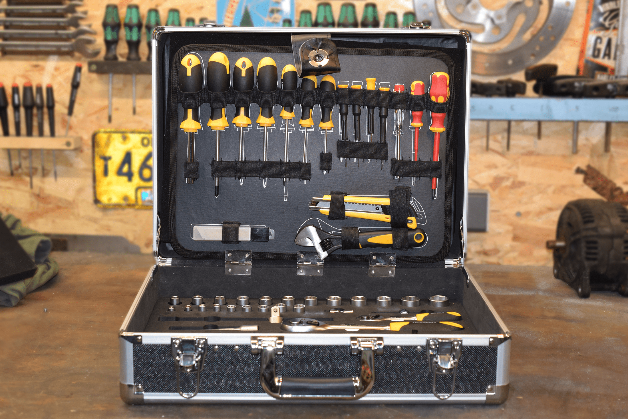 TECH-CRAFT Werkzeugkoffer 130 tlg. Heimwerker-Set Werkzeugtasche Werkstattkoffer