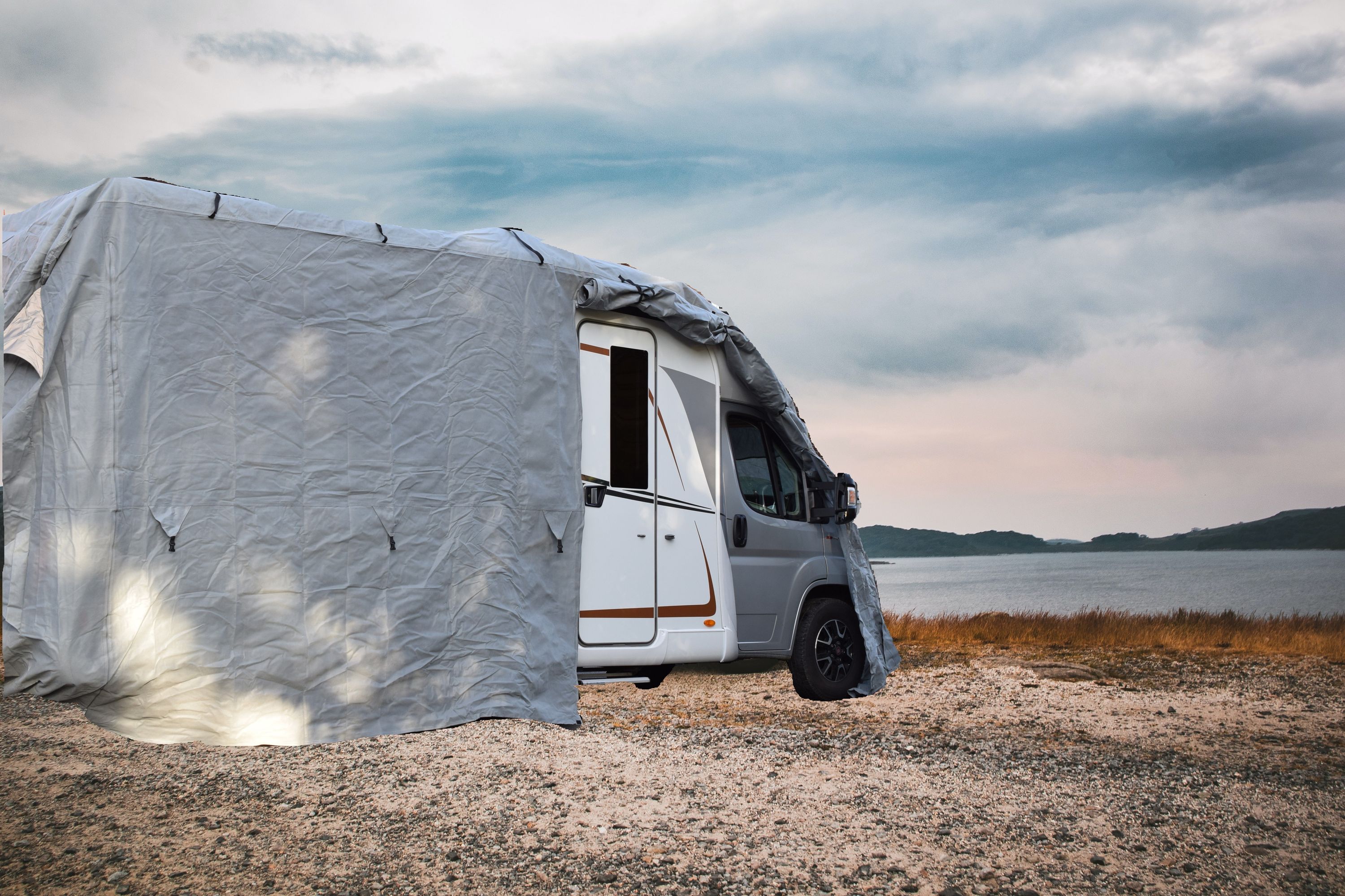 GreenYard® Wohnmobil Schutzhülle mit Reflektoren Größe XL | 870 x 235 x 275 cm