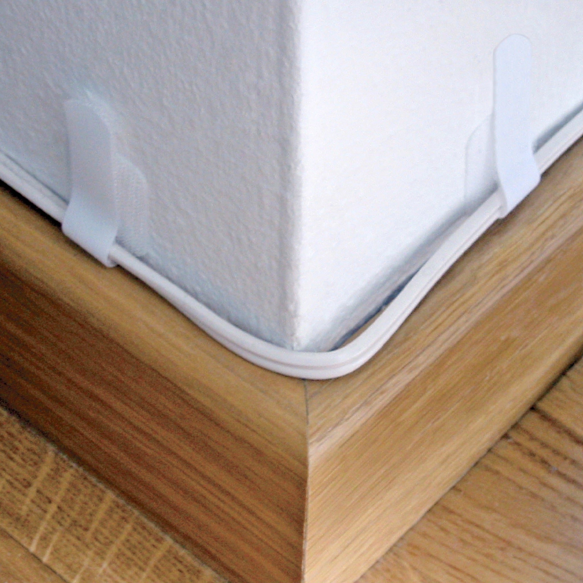 Kabelmanagement Komplett-Set von Label the Cable – Kabelschlauch 2 m + 20 Klett-Kabelhalter (schwarz & weiß) für Ordnung am Schreibtisch & TV