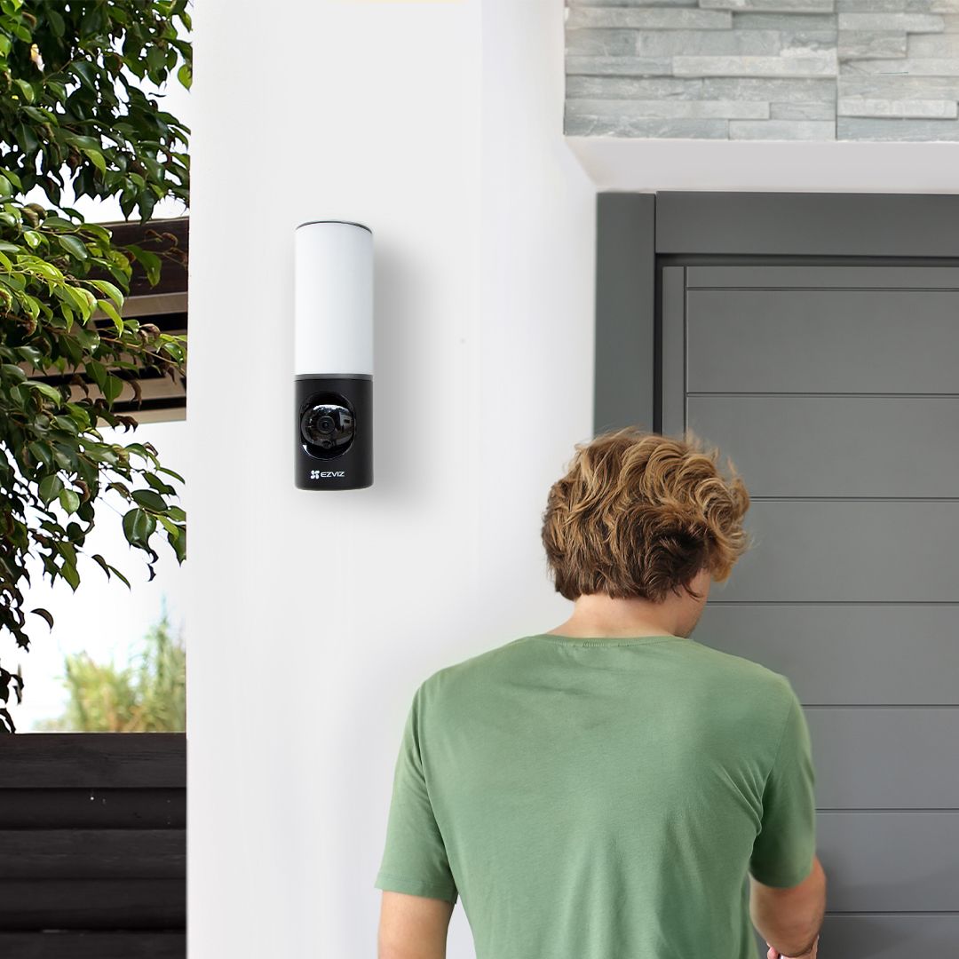 EZVIZ LC3 Smart Outdoor Security Light, Außen Wandlampe mit Überwachungskamera